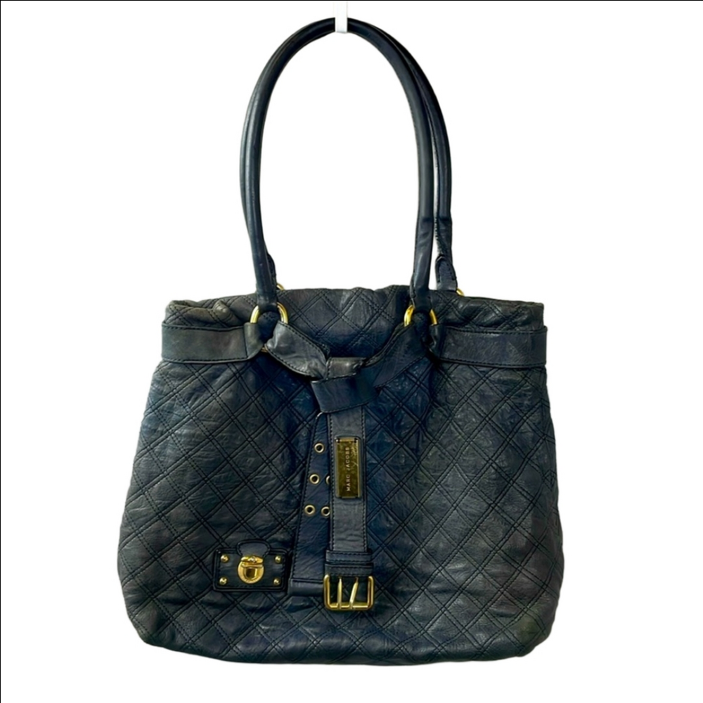 Marc Jacobs Alina Belt Tote is made of quilted Italian leather and Gold hardware